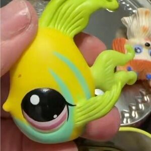 Littlest Pet Shop Yellow and Green Fish Toy